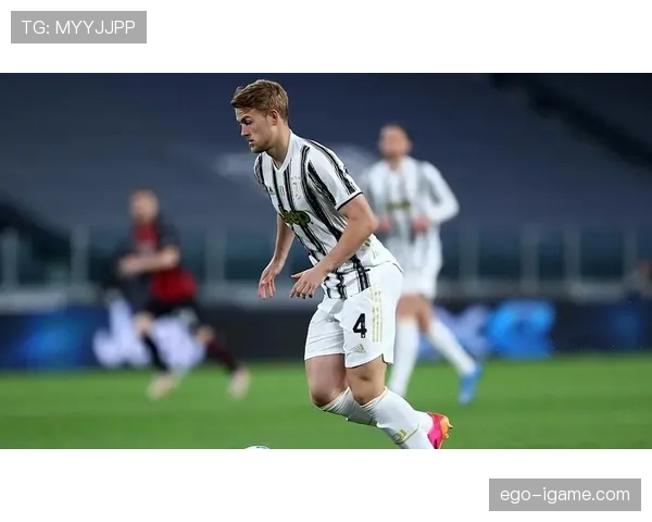 德里赫特防守状态强势回归，重新定义现代中卫新标杆